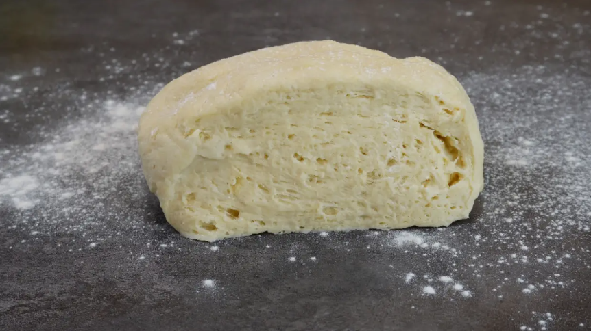 Как правильно ввести соду в кефир, до или после замеса?