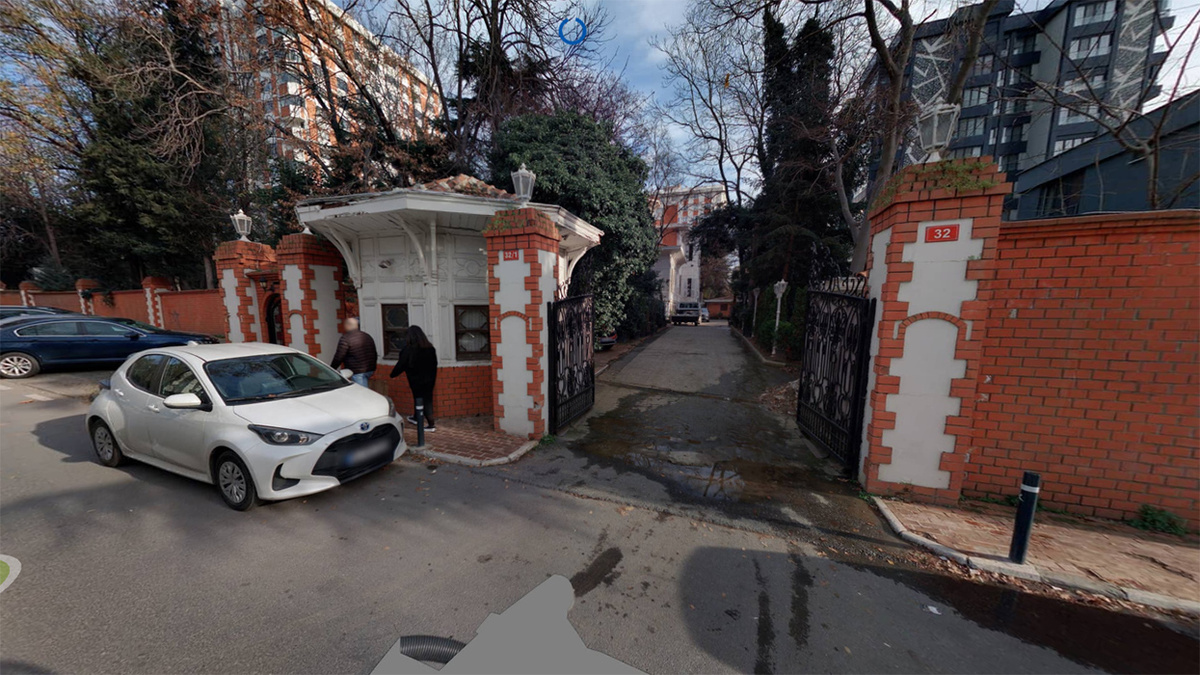 Въезд в особняк. Фото harita.istanbul.