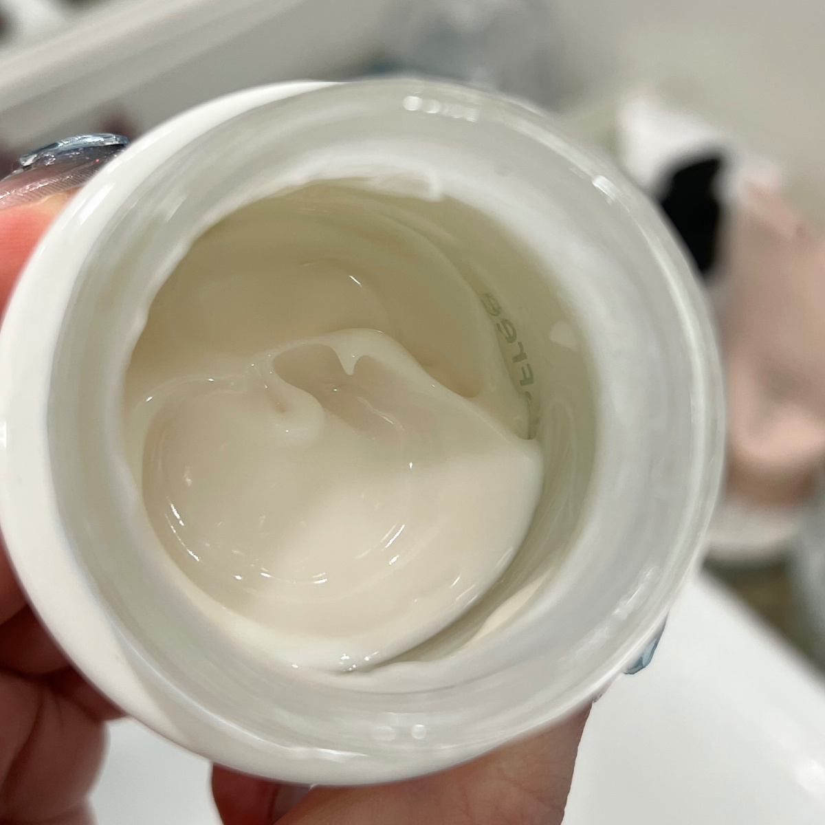 Отдушка отдаленно напоминает аромат зеленого чая