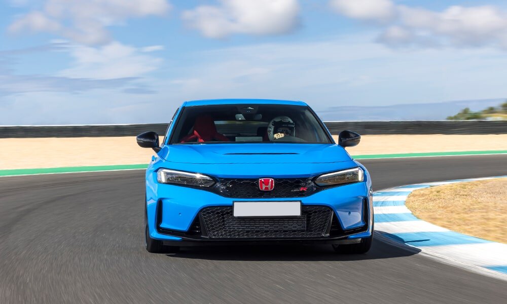 Мощь и динамика: передняя часть нового Honda Civic Type R 2024.