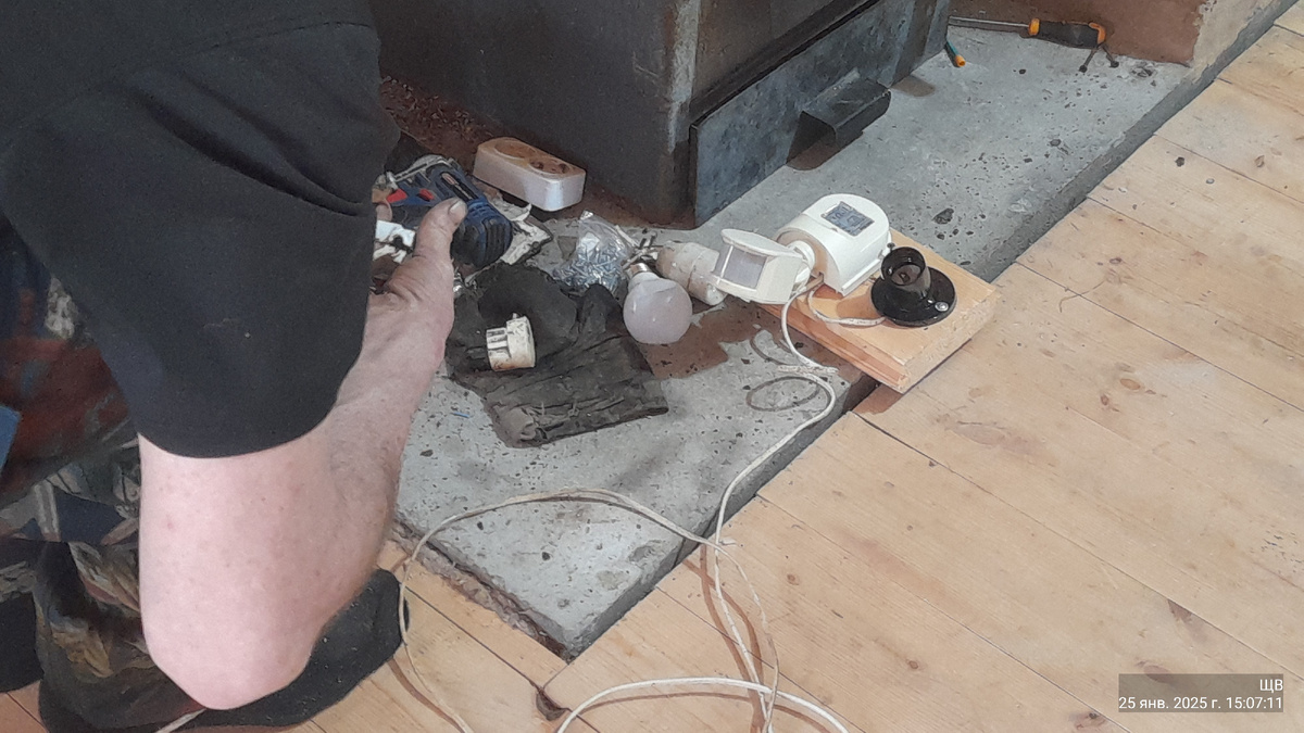 Любит папа у печек работать)))