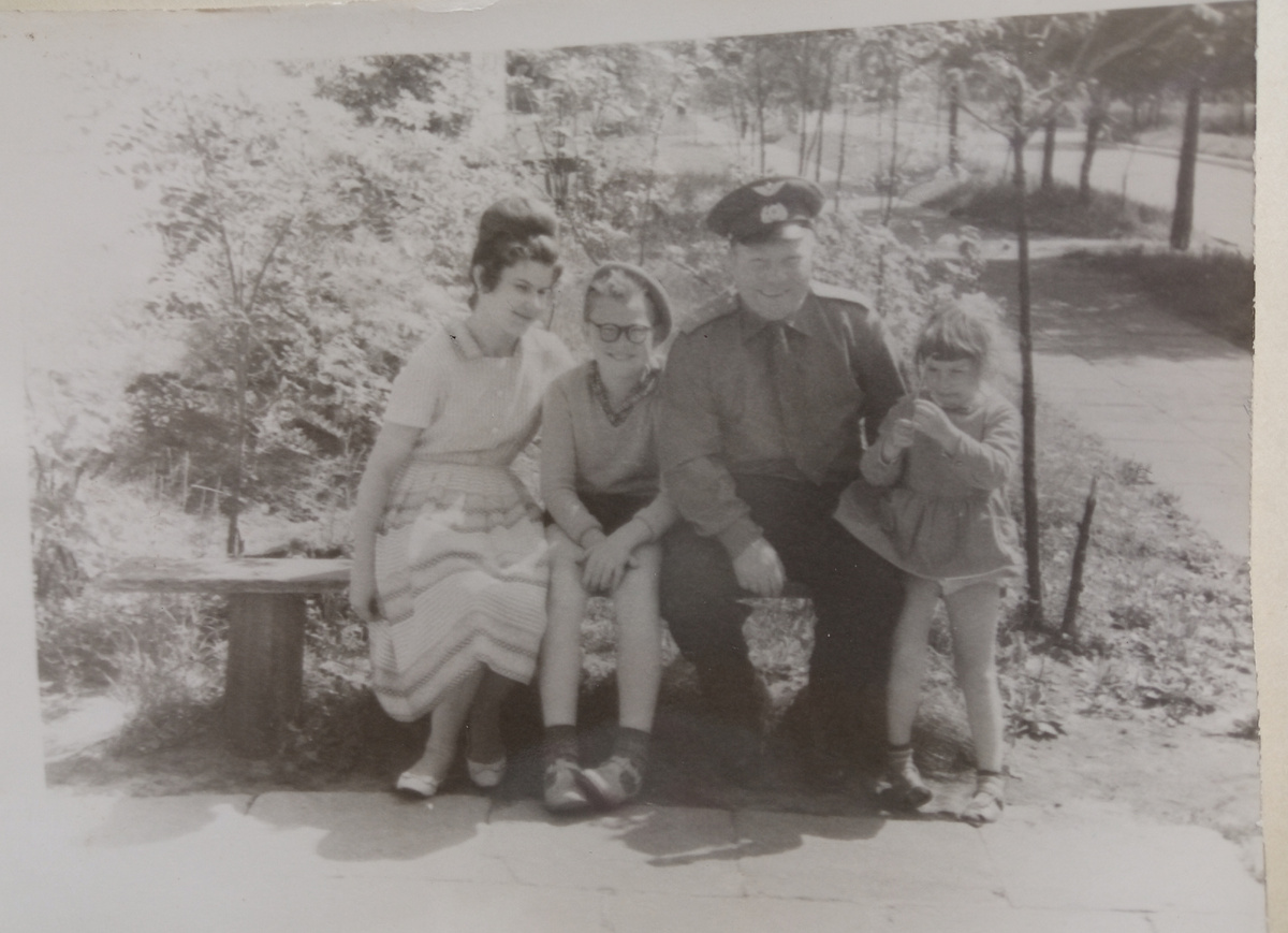 Если бы дедушка не вернулся с победой, не родилась бы мама. 