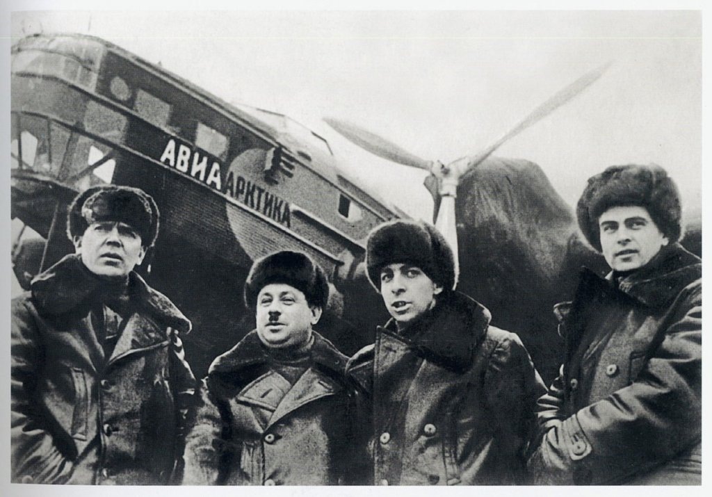 Кренкель - слева