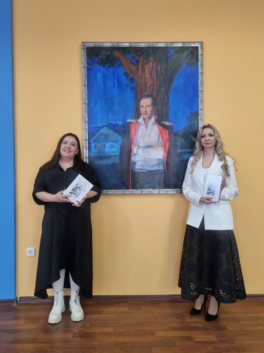 Автор книги - Наталья Молдованова(справа), редактор- Елена Садовская (слева)