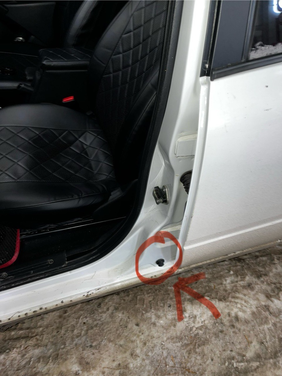 Под резинкой находится сам концевик, продаются они раздельно, я взял вместе с резинкой.