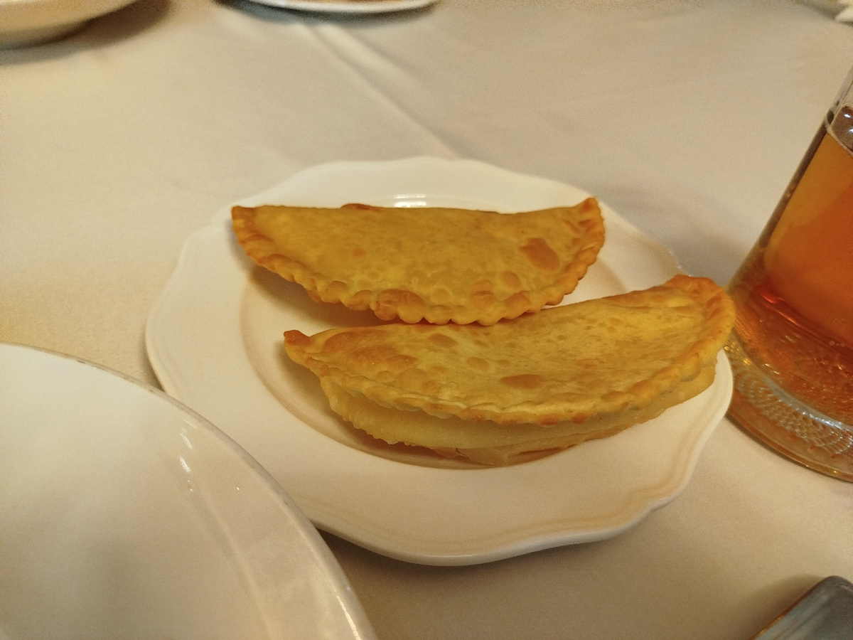 халюжики - блюдо национальной кухни. Если бы не самостоятельные ужины, фиг бы удалось попробовать