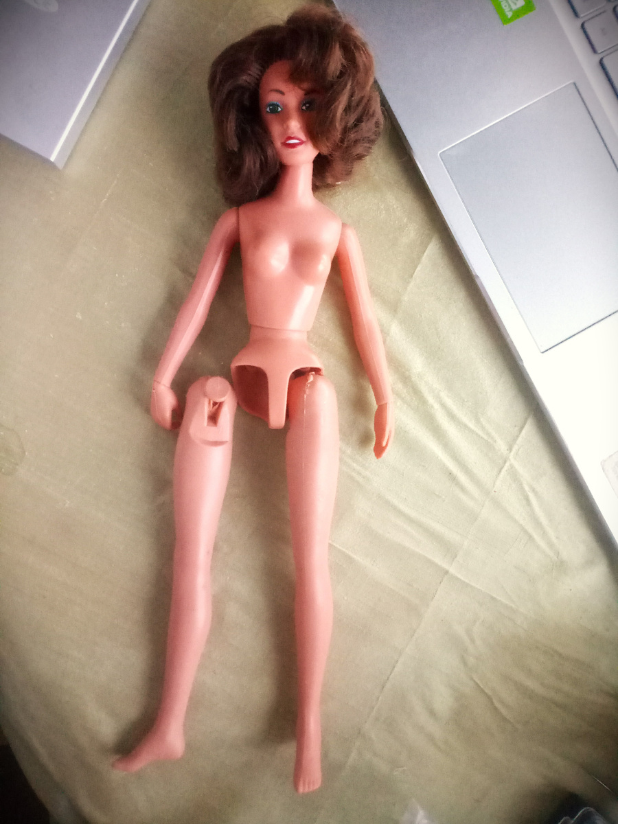 Моя Эрика под ремонт, с новой ногой :)