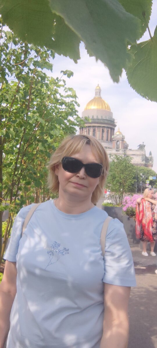 В декоративном саду на Исаакиевской площади.