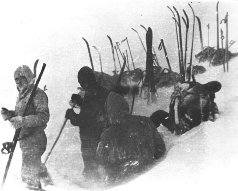 У Кривонищенко правая пятка видна. Из открытого доступа.