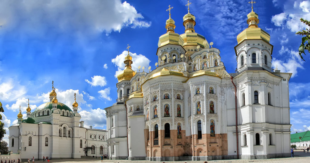 Великая Успенская церковь. К сожалению, Успенский храм Киево-Печерского монастыря, в росписи которого принимал участие преподобный Алипий, не сохранился, потому что в 1941 году  храм был разрушен фашистами. Сейчас он восстановлен по старым фотографиям и картинкам.