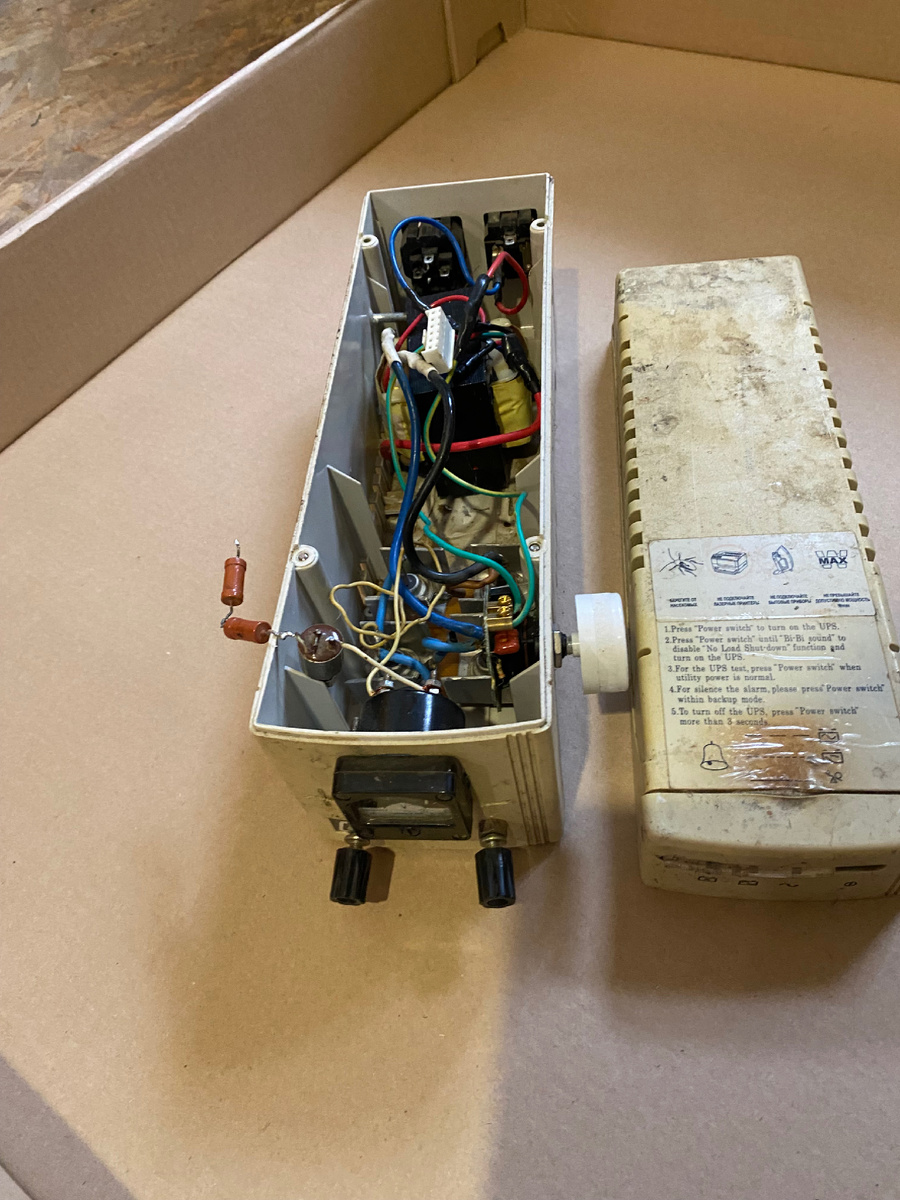 Коробочка с проводами. 