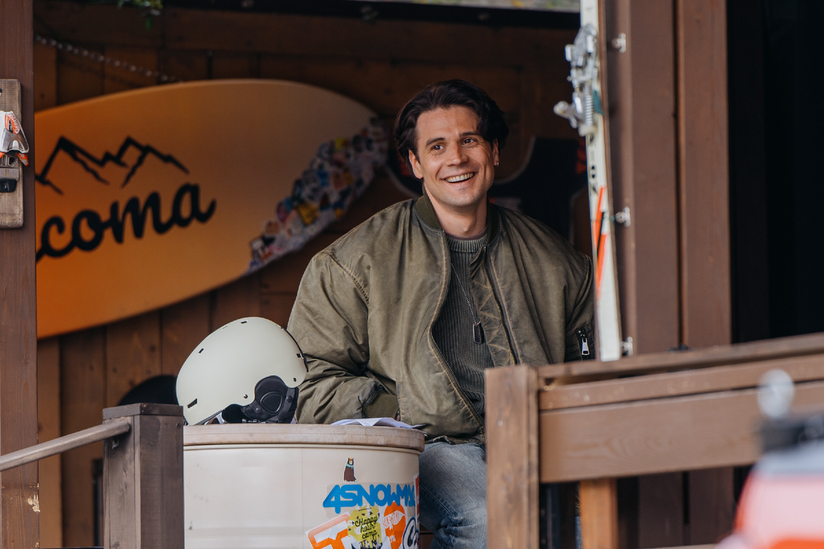 Кадр из сериала "Красная поляна"