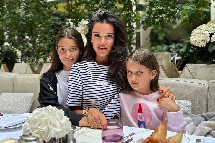 Ксения воспитывает двоих дочерей от разных отцов