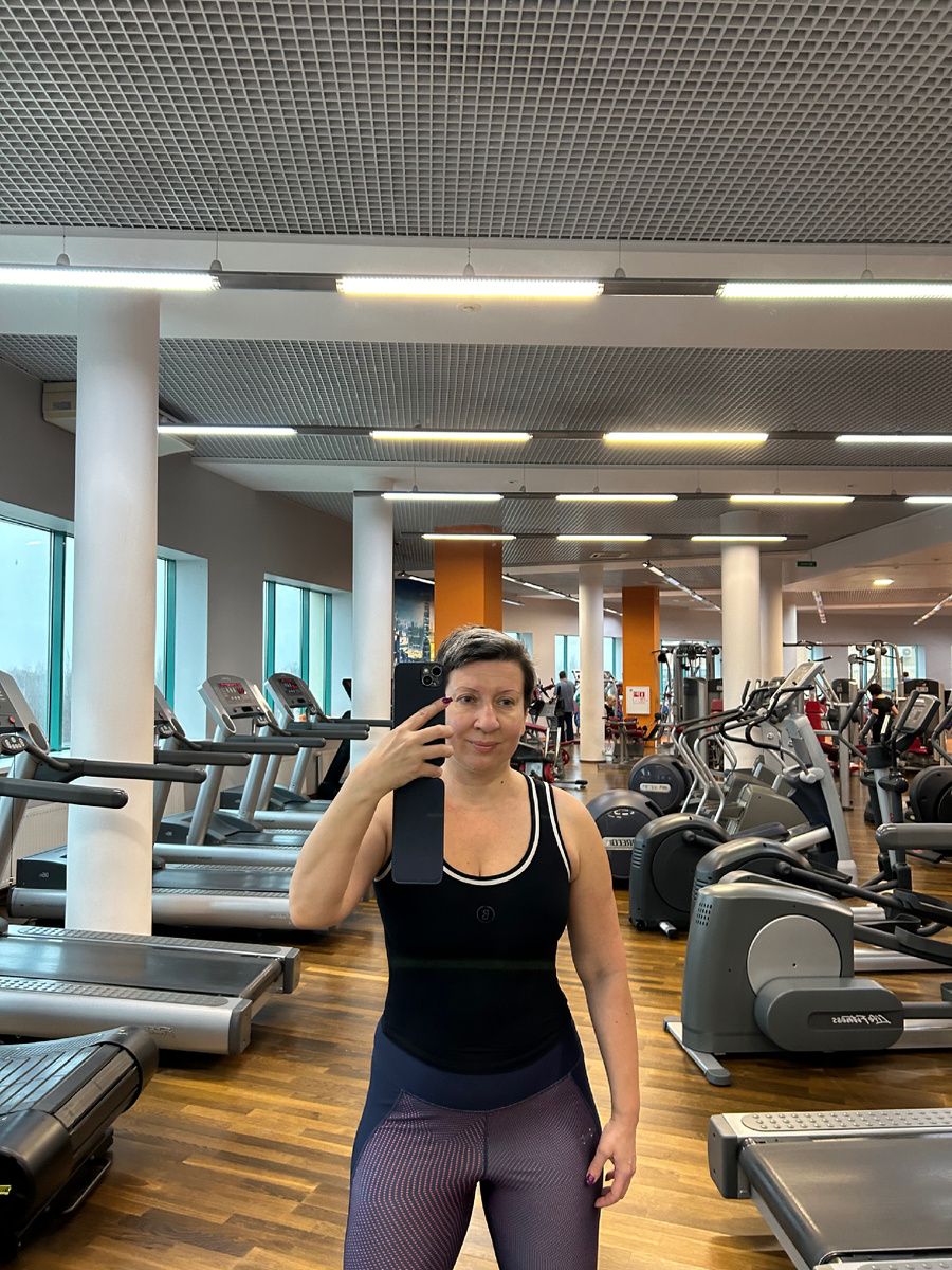 Выкопала в закромах этот топ Bogner, совсем забыла про него. Надо с тайтсами поярче. Фото автора 