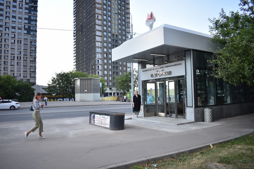 Станция метро "Нагорная". Источник https://mosmedia-s3.aif.ru/entity/000/443/gallery_largeimage_f54bd112b8a7d6b241144ebf91e89bd2.JPG.