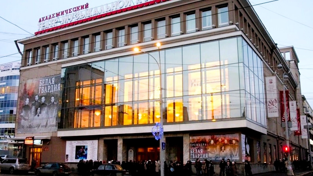 Здание театра музыкальной комедиим.