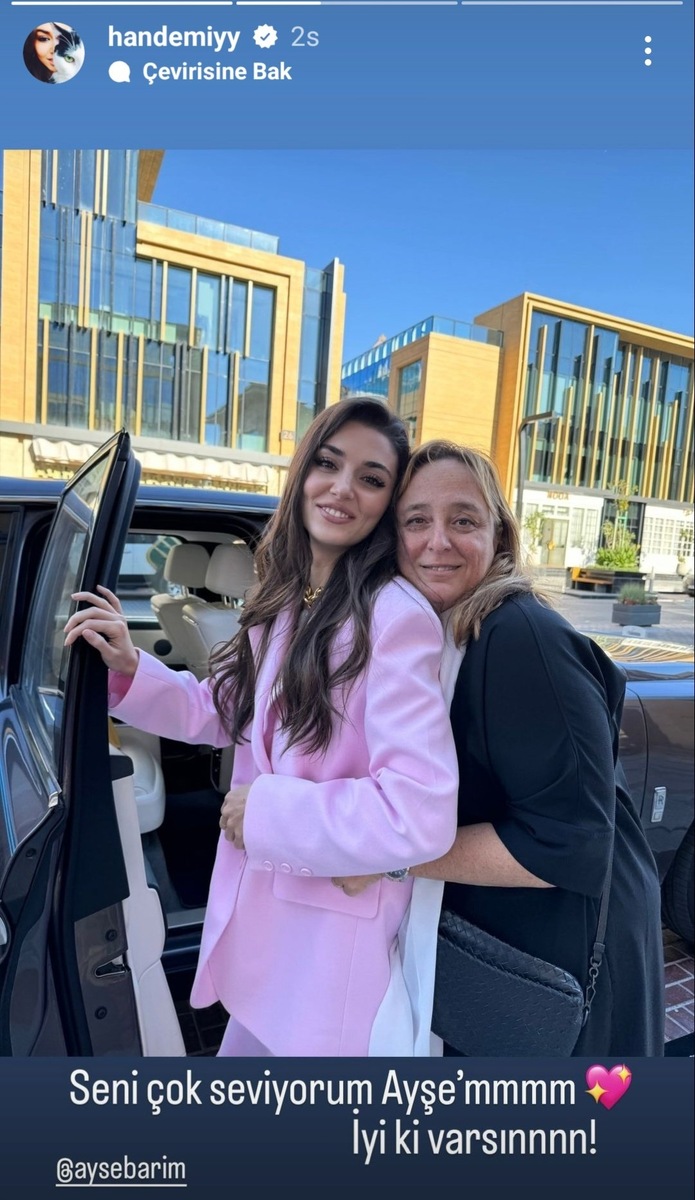 Фото взято из Интернета, из открытых источников. На фото Ханде Эрчель и Айше Барым. Ханде пишет: "Я тебя очень люблю, моя Айше. Хорошо, что ты есть!" 