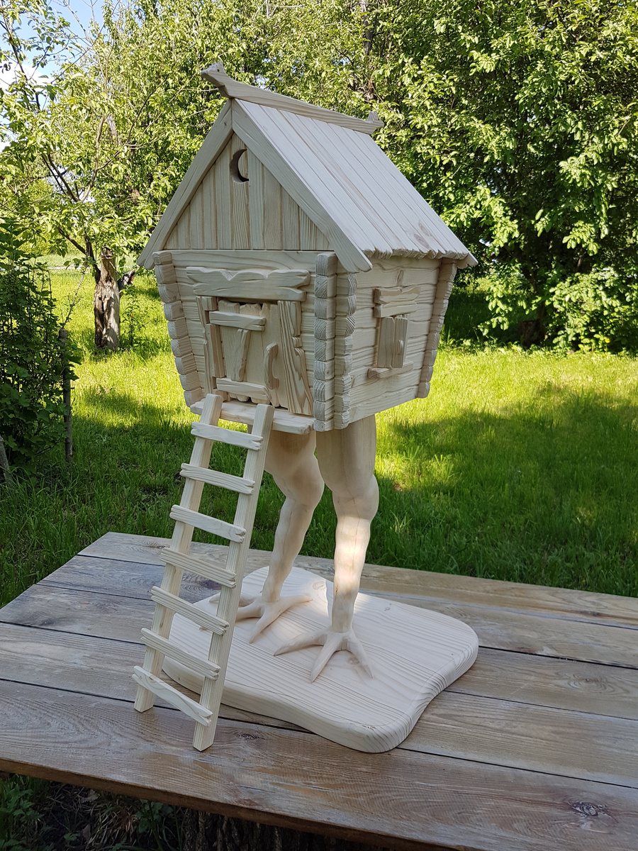 Полная высота модели - 85см, ширина - 47см, глубина - 28см.