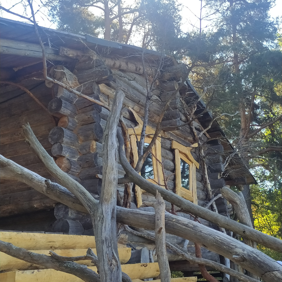 Вот, например, вполне себе локация. Для истории страниц на триста. Из личного архива