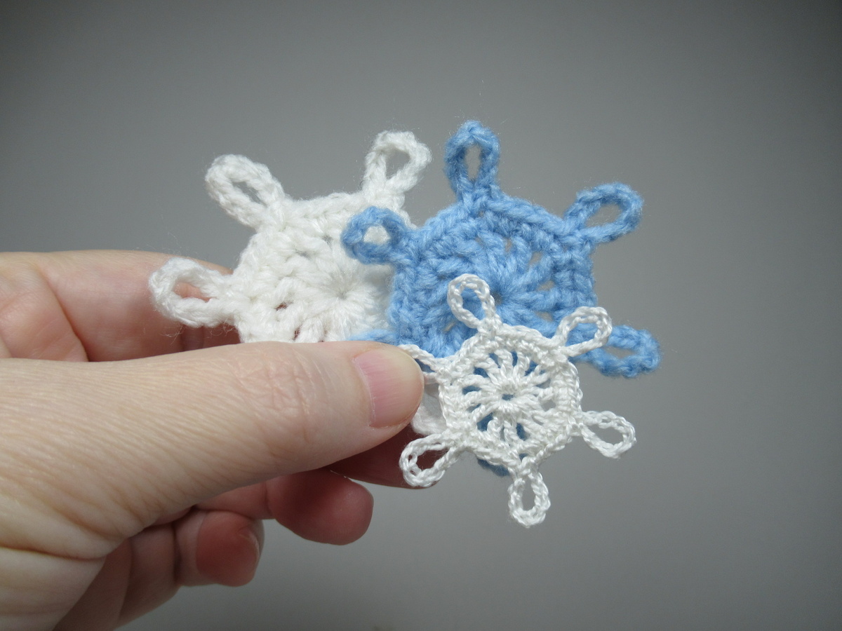 Вязаная крючком снежинка