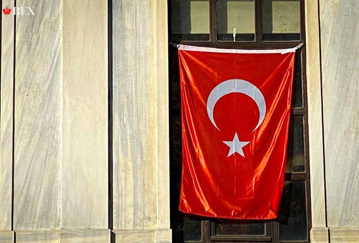    Стамбул, Турция. Флаг Турции. Фото: Зоя Емельянова © REX