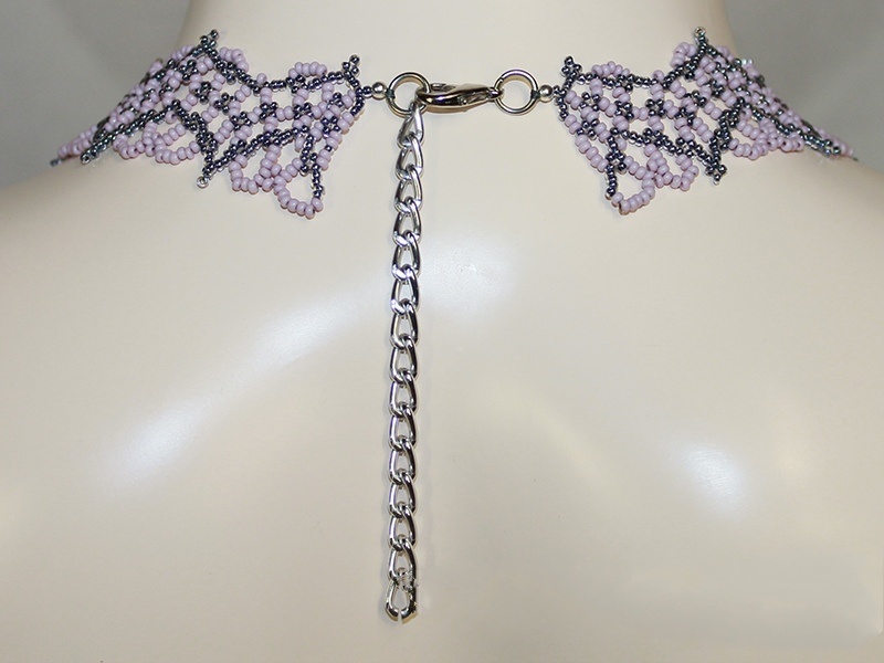 Колье из чешского бисера с лепидолитом. Длина колье регулируется в пределах: 48-57 см