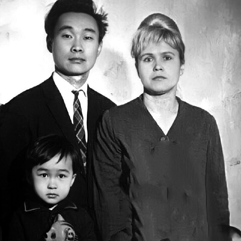 Маленький Виктор и его родители