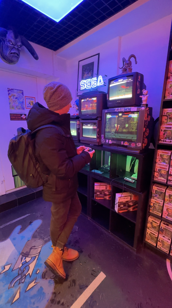 Все приставки работают и можно рубануть пару раундов за Лю Кэнга 