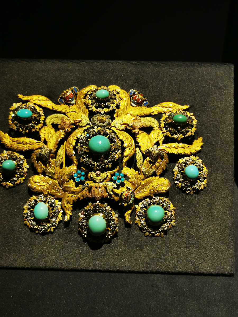 Пряжка 1830-е гг. также могла носиться как брошь