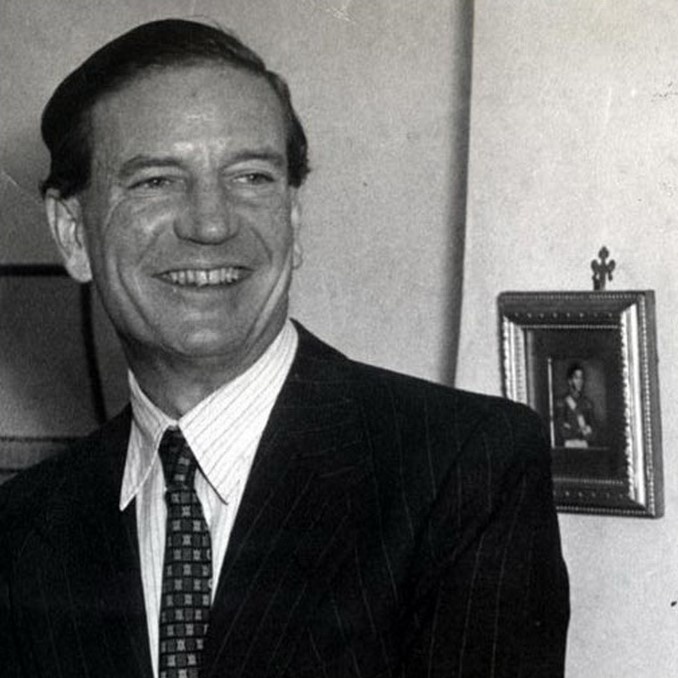 Легендарный советский агент Ким Филби (Андрей Мартис).