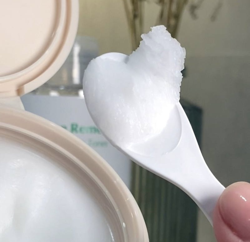 Не имеет отдушки, тает в руках и становится жидким 