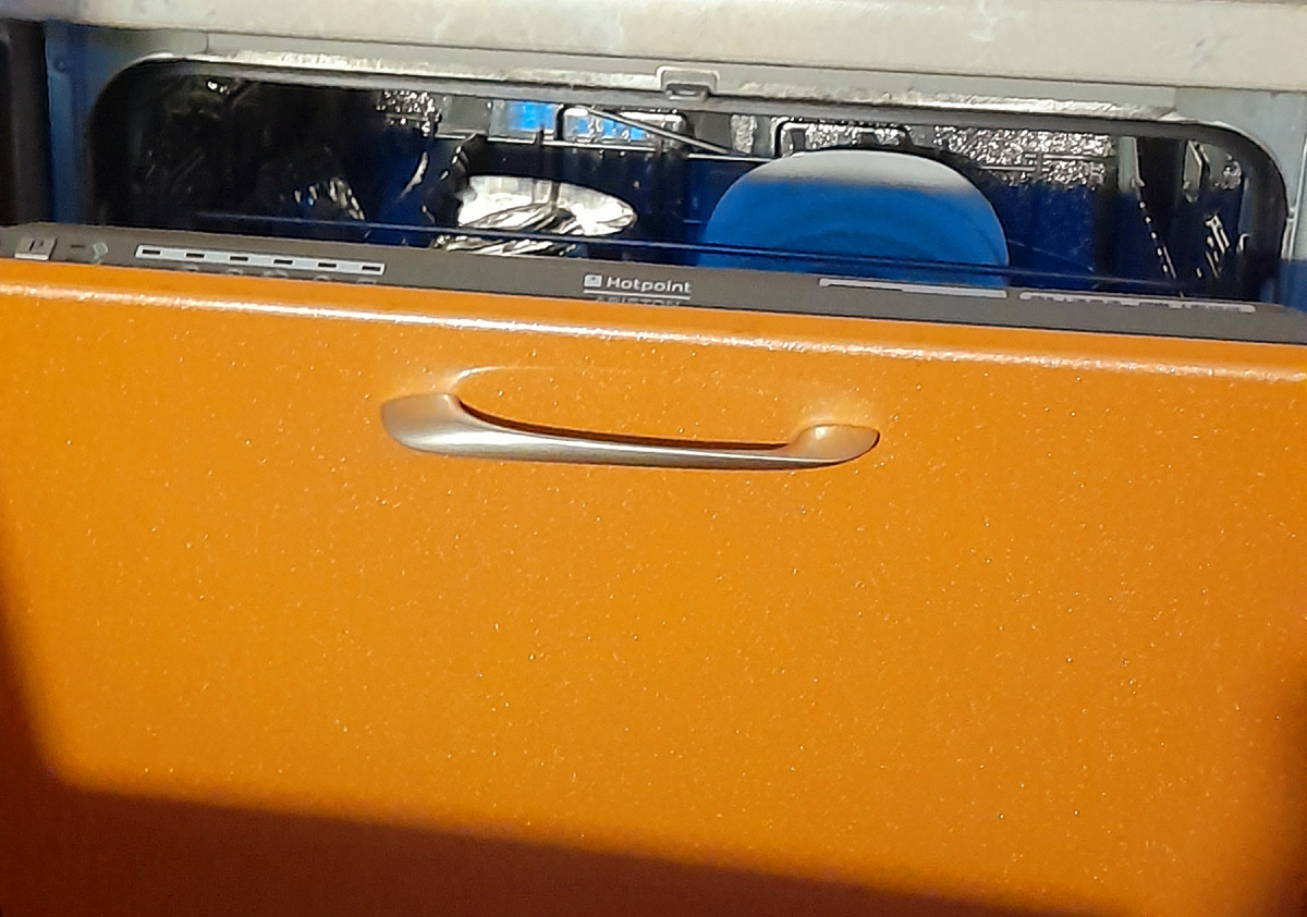 Помощница номер один!