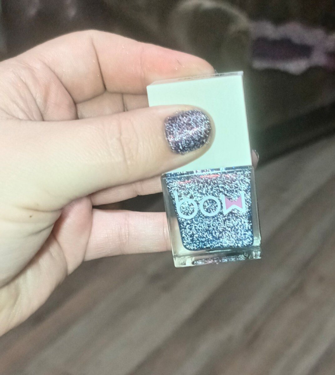 А так смотрится со вспышкой.Теперь можно спокойно заменить гель лак. 