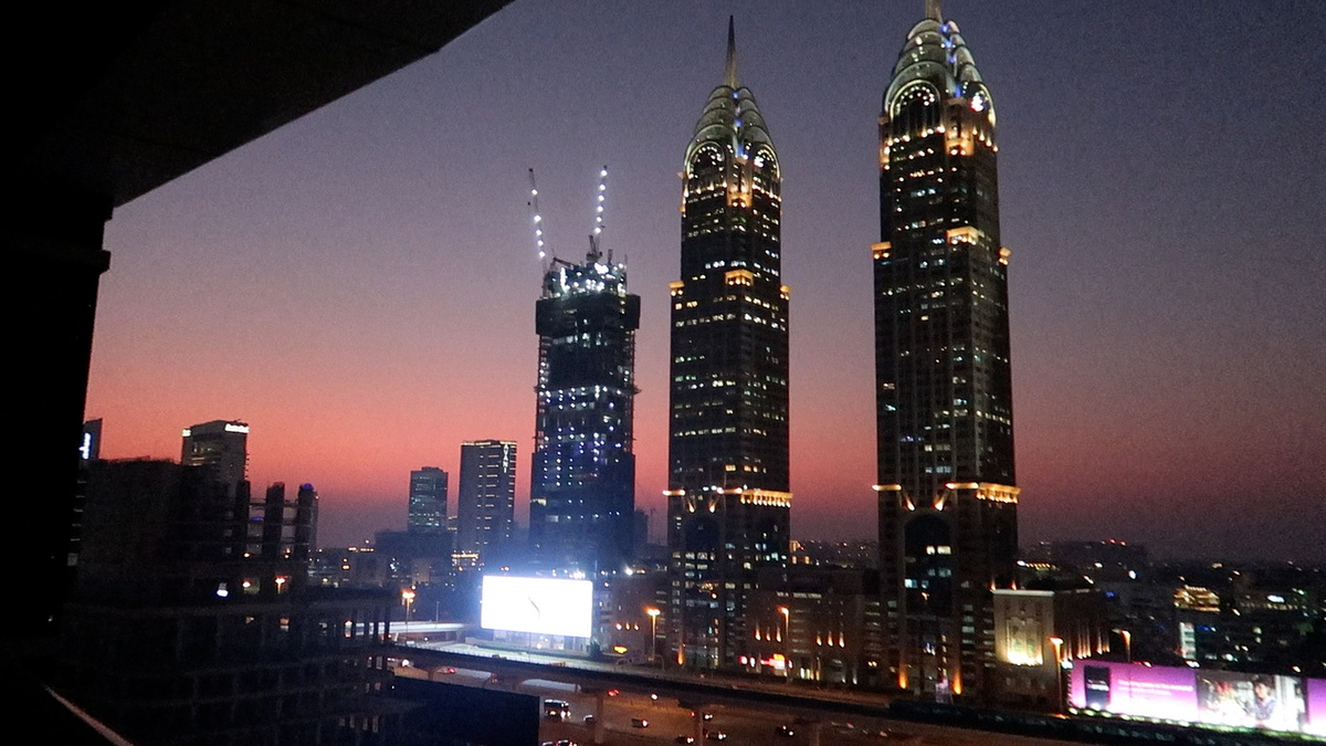 Наш вид из окна и эти чарующие высотки Business Central Towers. Фото сделано не в перый день.