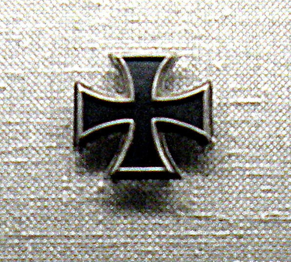 Хотя в разные периоды кресты отличались определенными деталями, этот — из 1813 года.