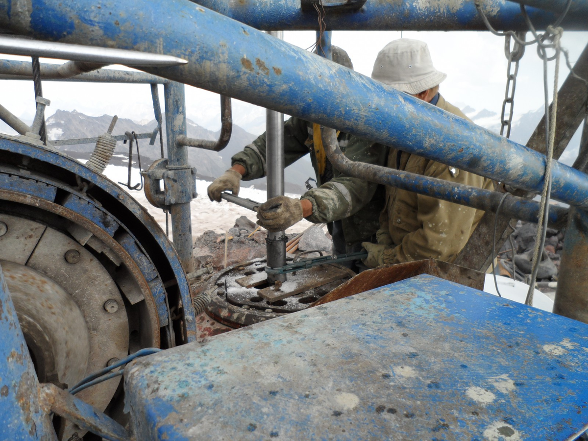 Рис.1 Монтаж заземлителя электролитического вертикального