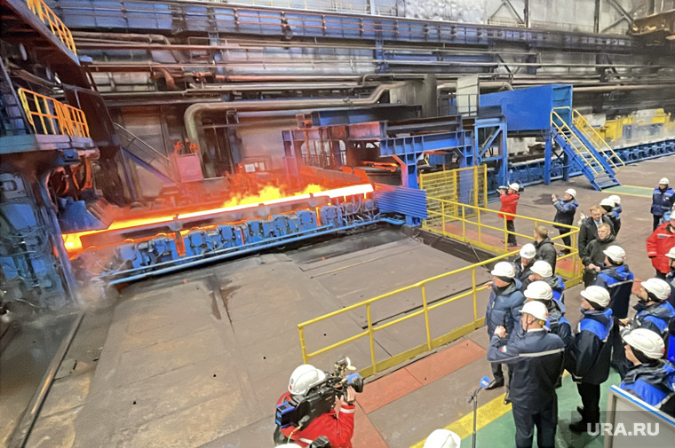 Полпред Артем Жога и губернатор Челябинской области Алексей Текслер побывали на Магнитогорском металлургическом комбинате (ММК). Фото: Вадим Ахметов © URA.RU