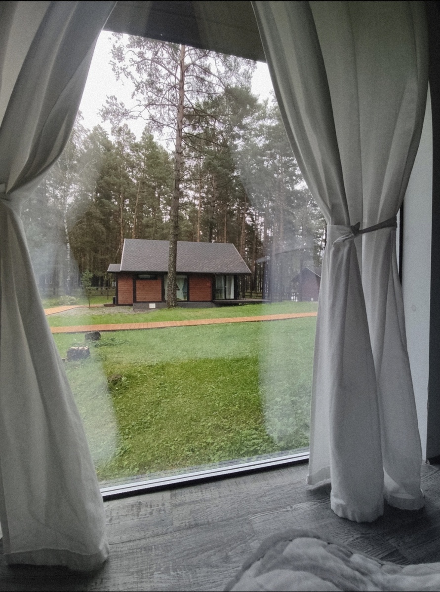 Вид из моей спальни .