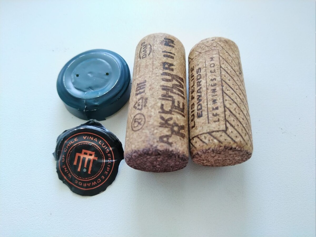 у крымского вина солидная пробка Diam3