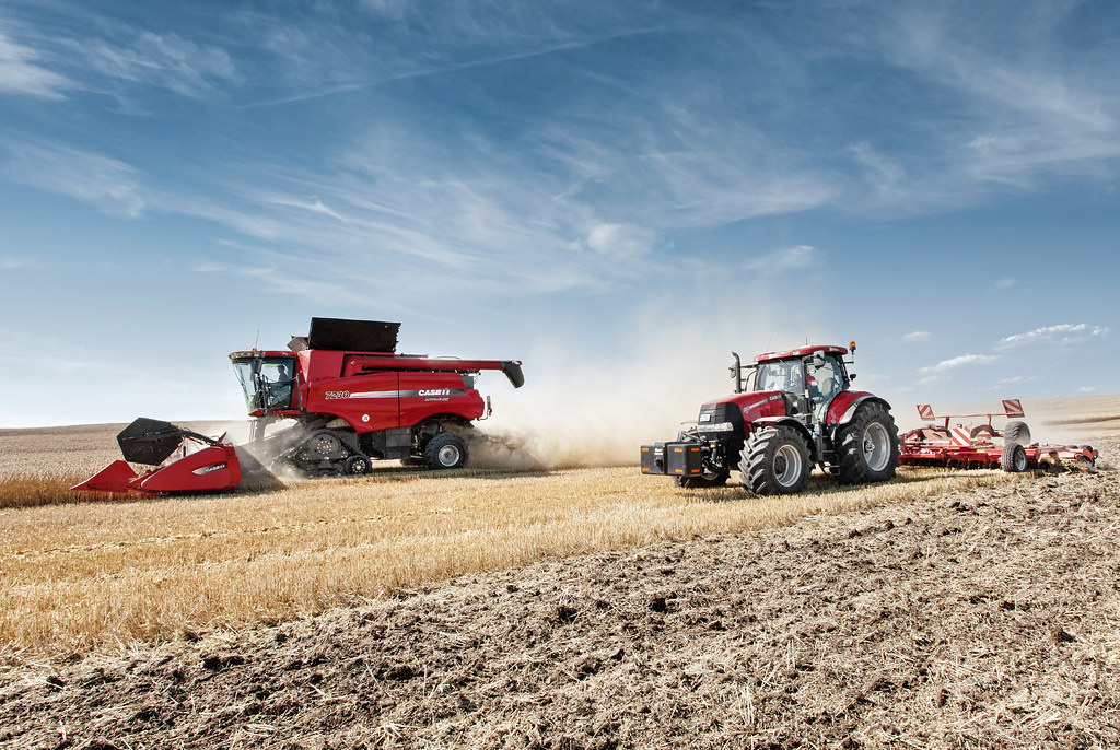 Case IH Axial Flow 7230 + Case IH Puma CVX 230 Case IH Flickr