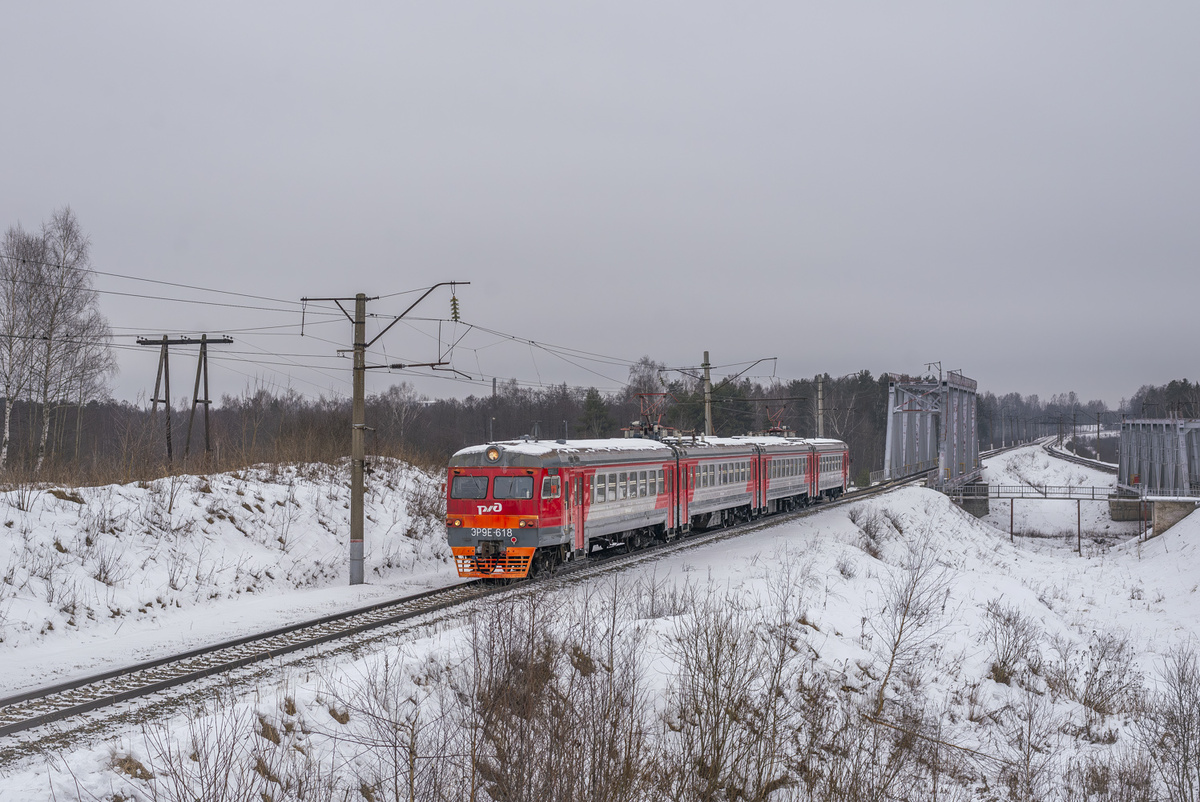 А эта фотография появилась во время написания статьи. Но дата выхода у неё та же, что и у первой. Похоже, два автора ловили её почти на одной точке.