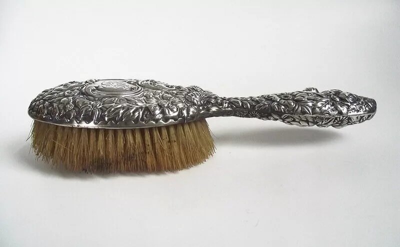 Фу, не правда ли? Руки бы поотрывала музейным работникам