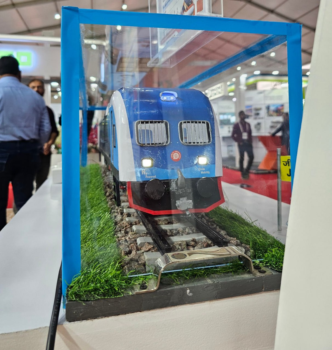 Макет головного вагона первого индийского водородного поезда на выставке Inno Rail India. Источник: Trains of India/X