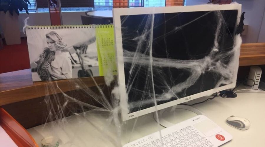 Картинка из свободного доступа, раз уж ИИ-помощники в отпуске. Гипербола, конечно же, но еще неделька и превратится в реальность