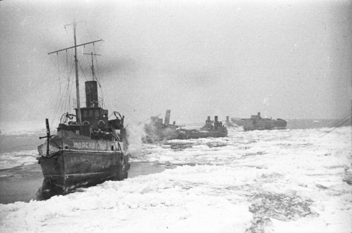 Ладожская военная флотилия и Северо-Западное речное пароходство на защите родины. Фото из архива.