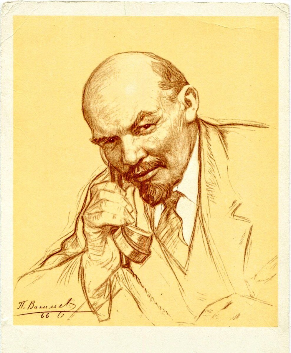 В.И. Ленин у телефона (конечно, другого, ТАН-6 МП появился 40 лет спустя после его смерти). 