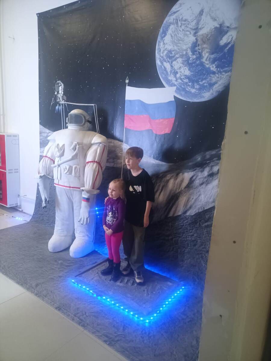 Вот примерно такой уровень погружения в космос