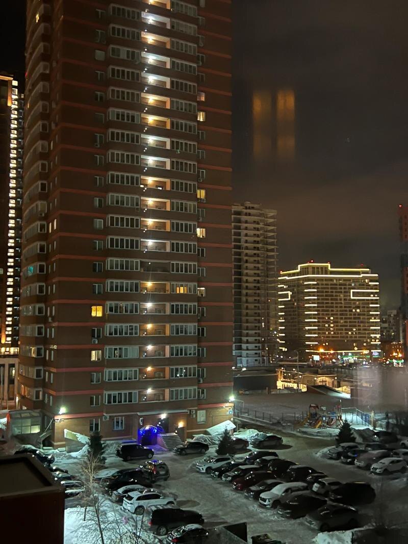    В соцсетях строят предположения, что это все-таки может быть. Одни предполагают, что это из-за теплиц у аэропорта Толмачёво, другие уверены, что причина в источниках света в Новосибирске.