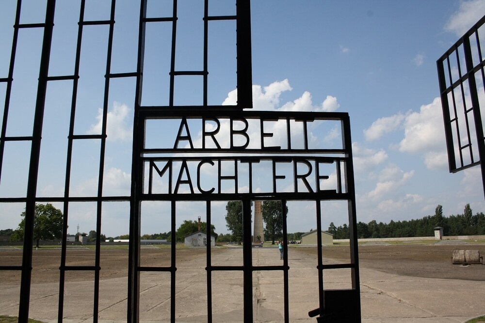 Ворота при входе в лагерь Заксенхаузен