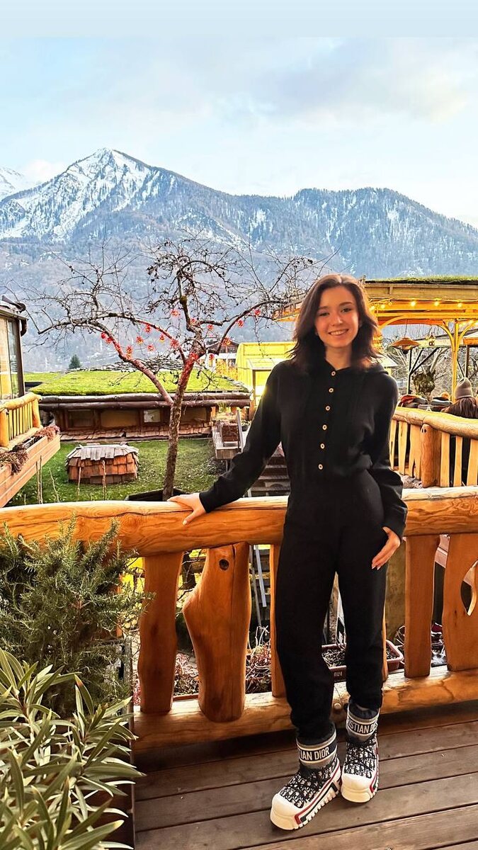 Камила Валиева встала на лыжи. Фото: телеграм-канал фигуристки Камилы Валиевой.